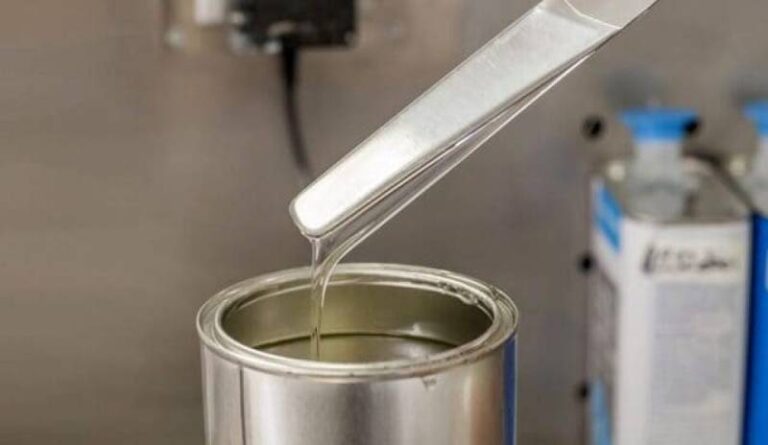 Nhựa composite lỏng là gì? Ứng dụng & kỹ thuật thi công chuẩn 2025