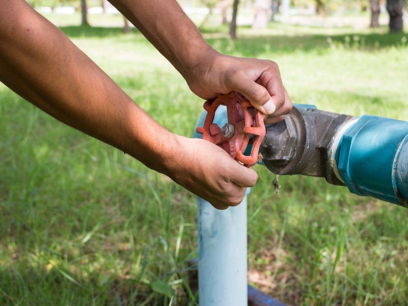 Tại sao cần phải đóng van đồng hồ nước?